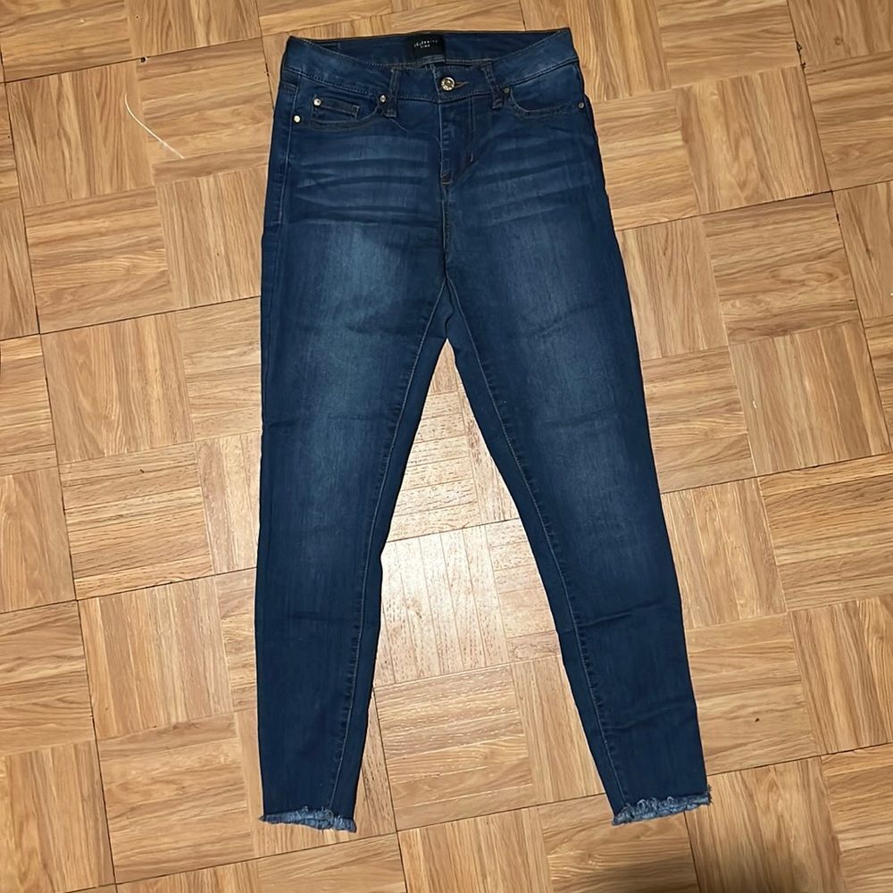 Celebrity Pink Skinny Jeans Raw Hem Distressed Dark Wash Denim Size 5 / 27 Mid
